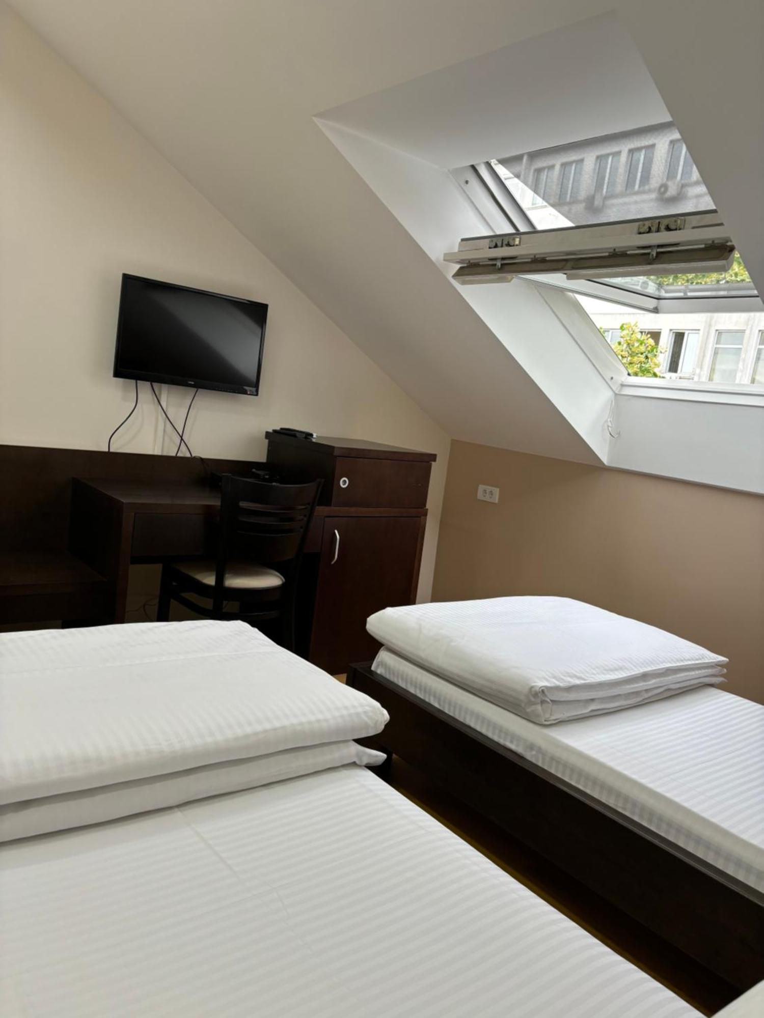 Atrium Bed & Breakfast Sremska Mitrovica Luaran gambar
