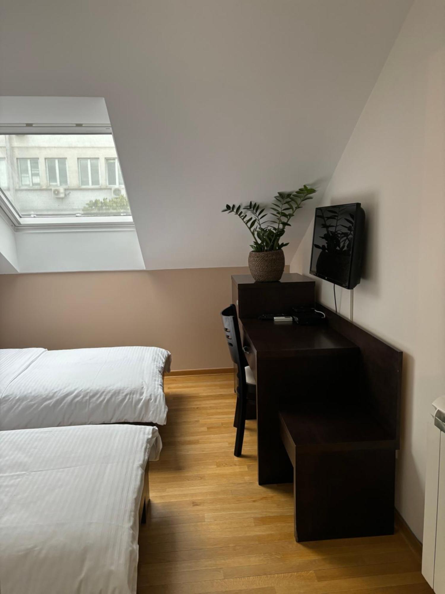 Atrium Bed & Breakfast Sremska Mitrovica Luaran gambar