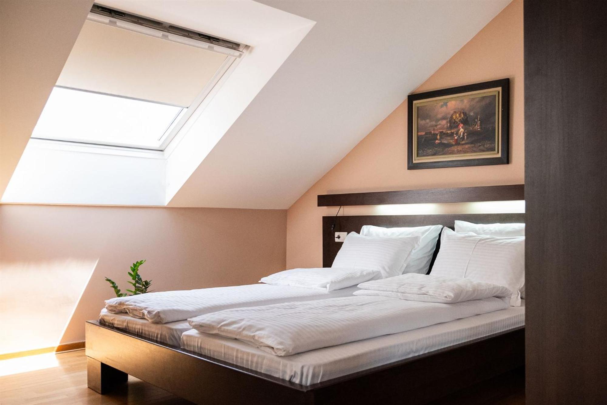 Atrium Bed & Breakfast Sremska Mitrovica Luaran gambar