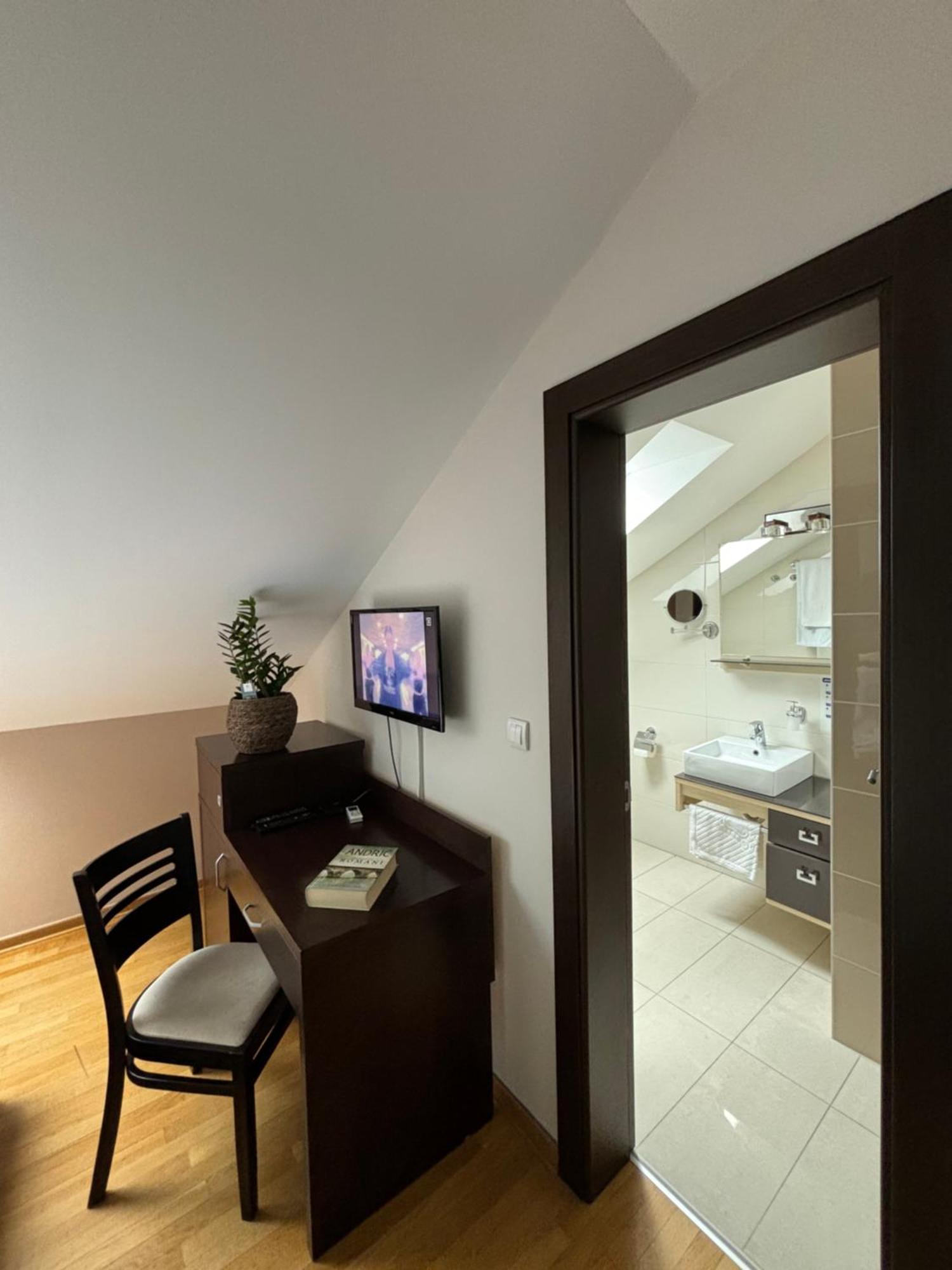 Atrium Bed & Breakfast Sremska Mitrovica Luaran gambar