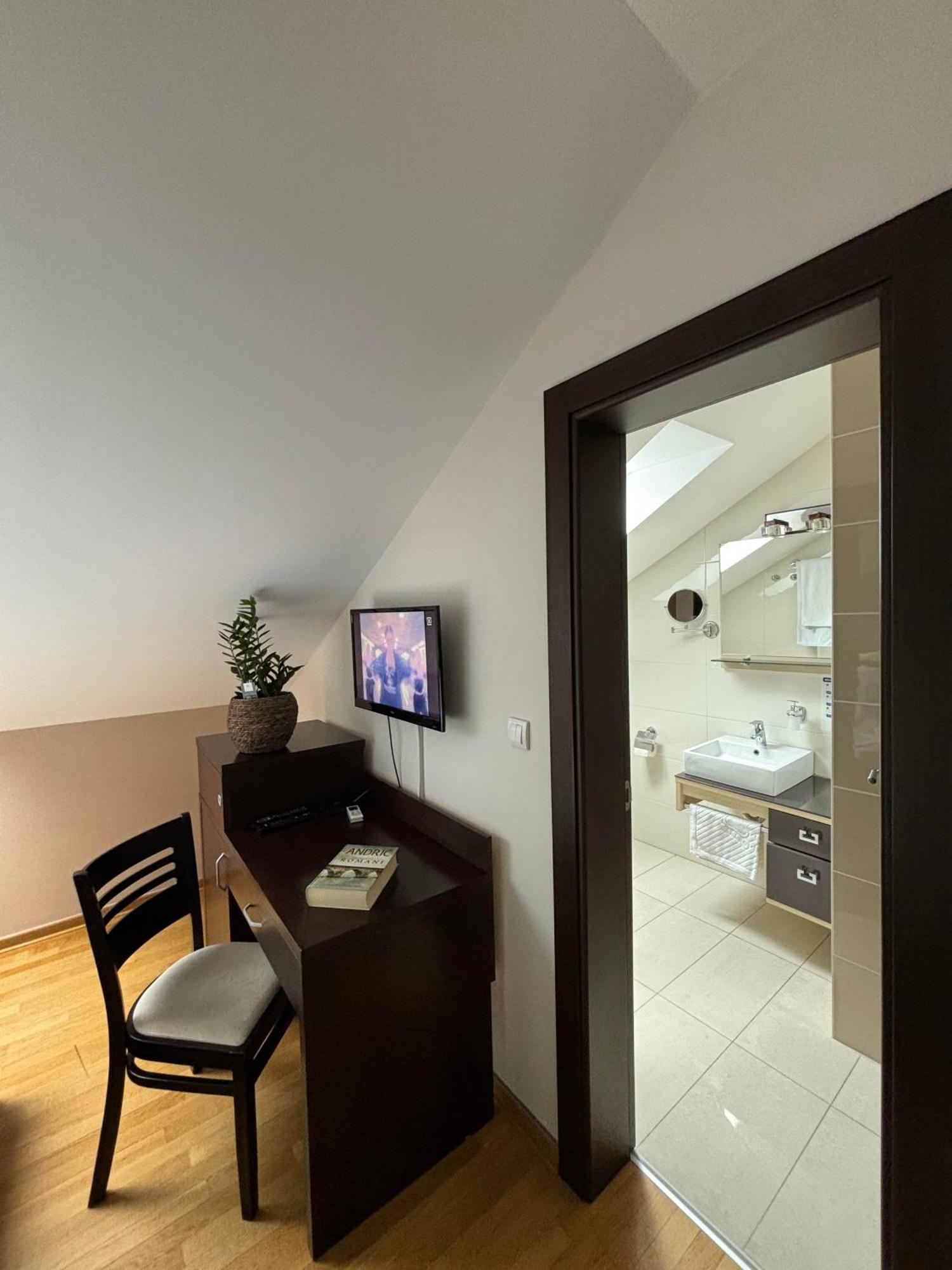 Atrium Bed & Breakfast Sremska Mitrovica Luaran gambar