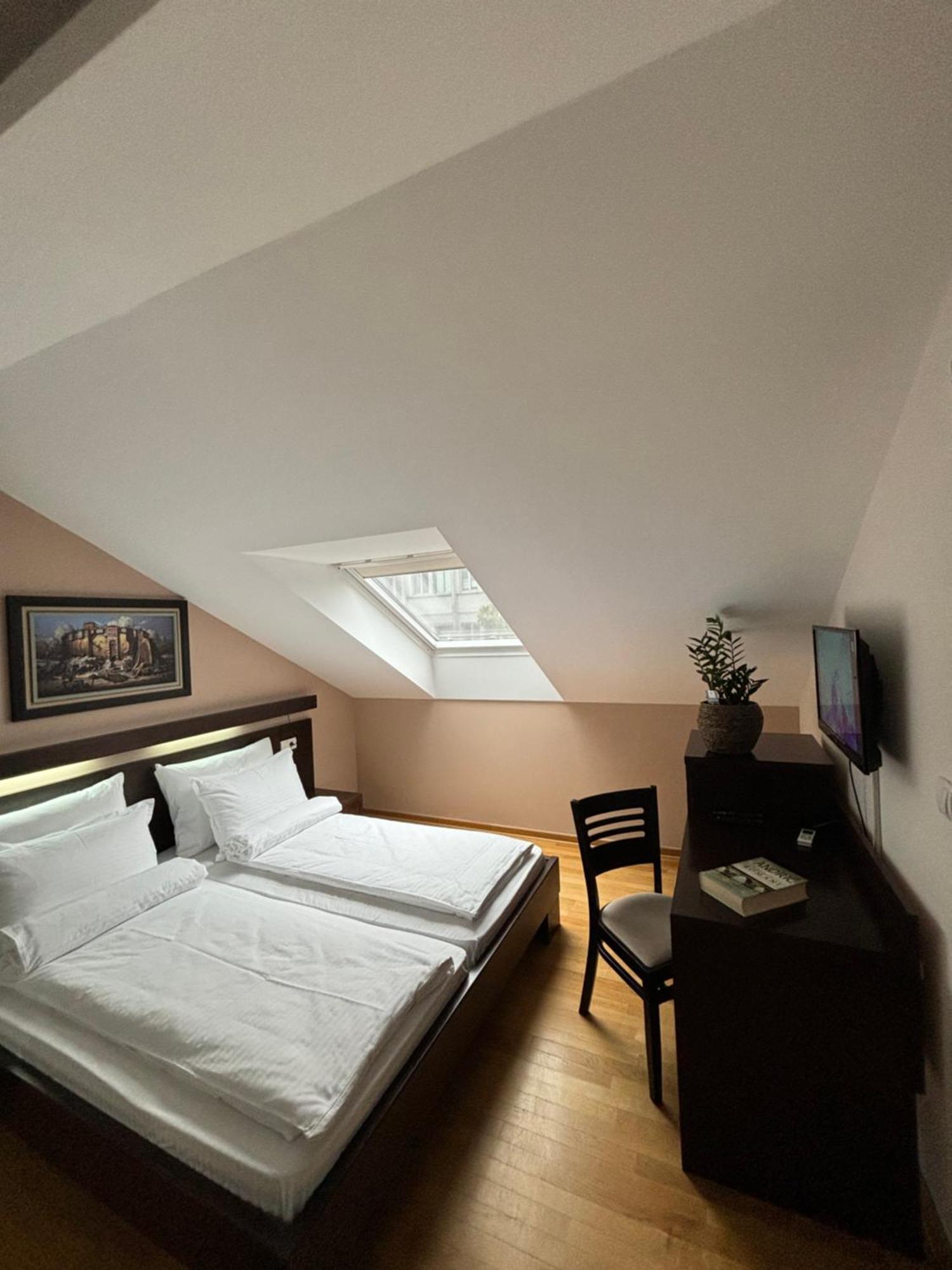 Atrium Bed & Breakfast Sremska Mitrovica Luaran gambar
