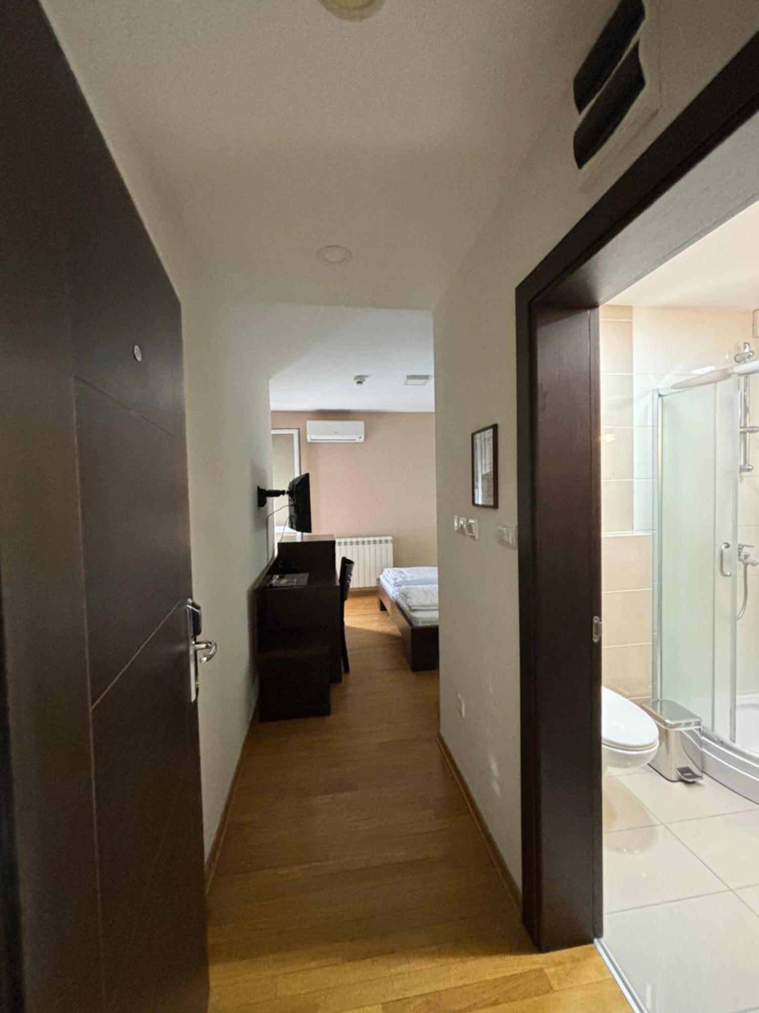Atrium Bed & Breakfast Sremska Mitrovica Luaran gambar